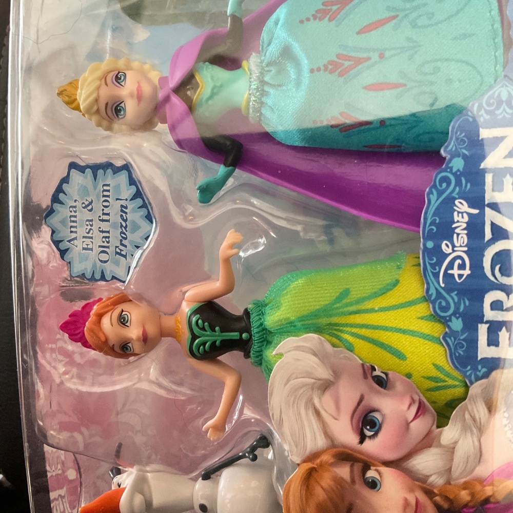 FROZEN SISTERS GIFT SET with OLAF BRAND NEW RETIRED - Picture 4 of 9